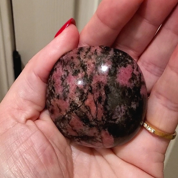Beautiful Rhodonite Gallet/Palmstone - Picture 10 of 15